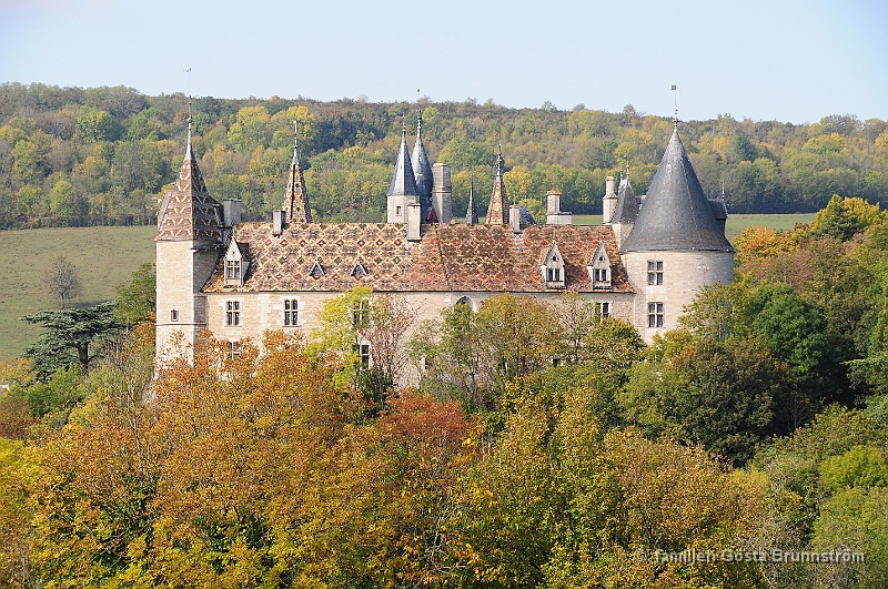 DSC_5697.JPG - Annan vinkel av slottet La Rochepot.http://www.larochepot.com/exploen.html